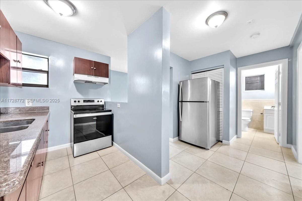 365 Nw 8th Street 211 Property Photo 1