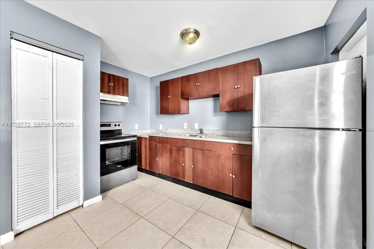 365 Nw 8th Street 211 Property Photo 2