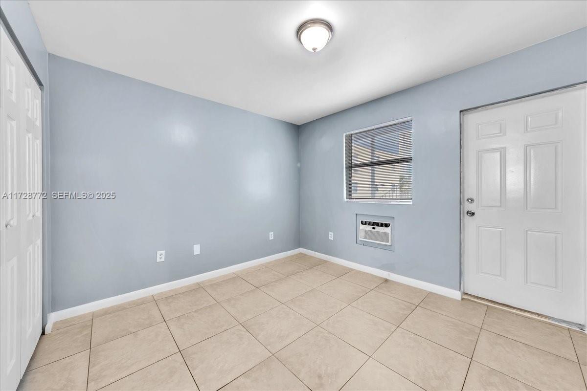 365 Nw 8th Street 211 Property Photo 6