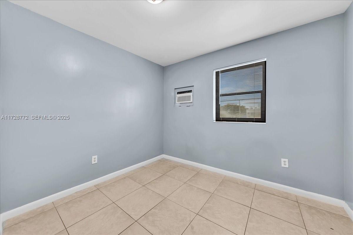 365 Nw 8th Street 211 Property Photo 8