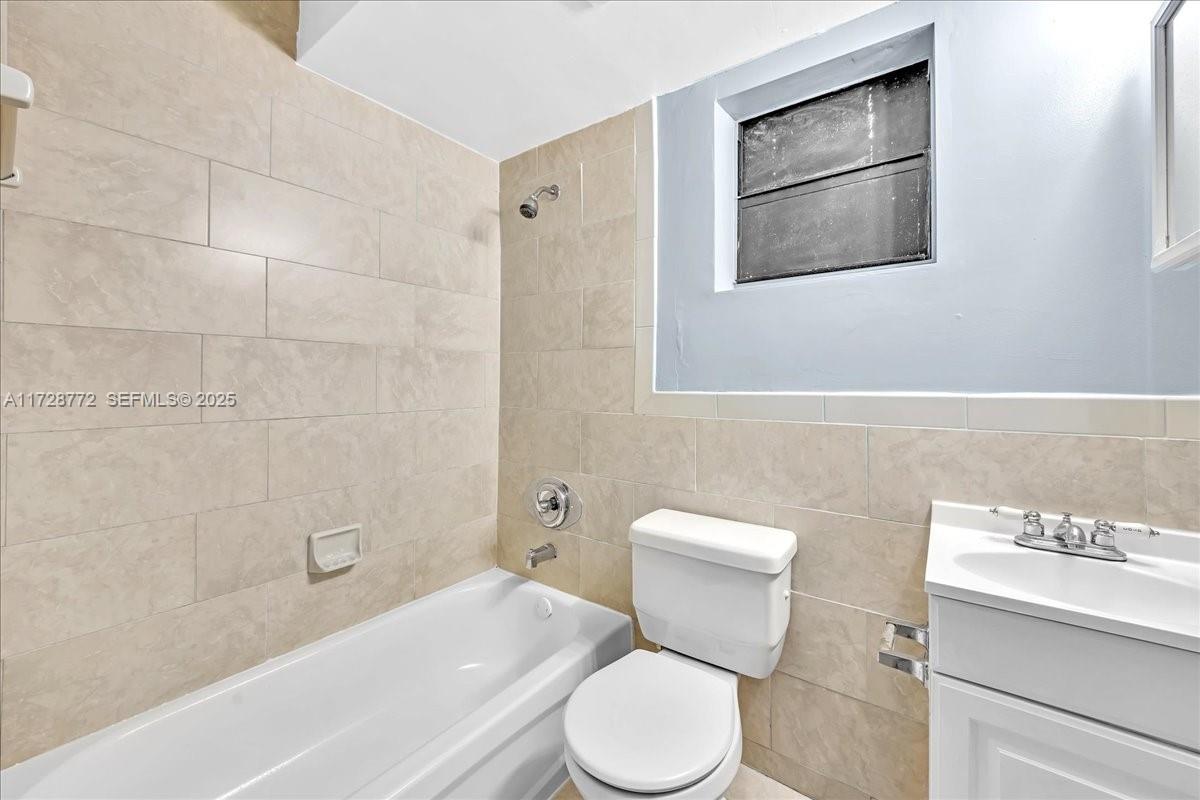 365 Nw 8th Street 211 Property Photo 10