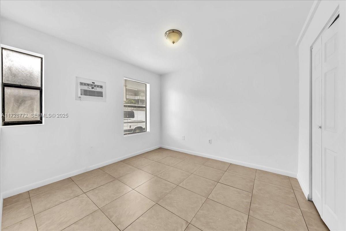 365 Nw 8th Street 211 Property Photo 15