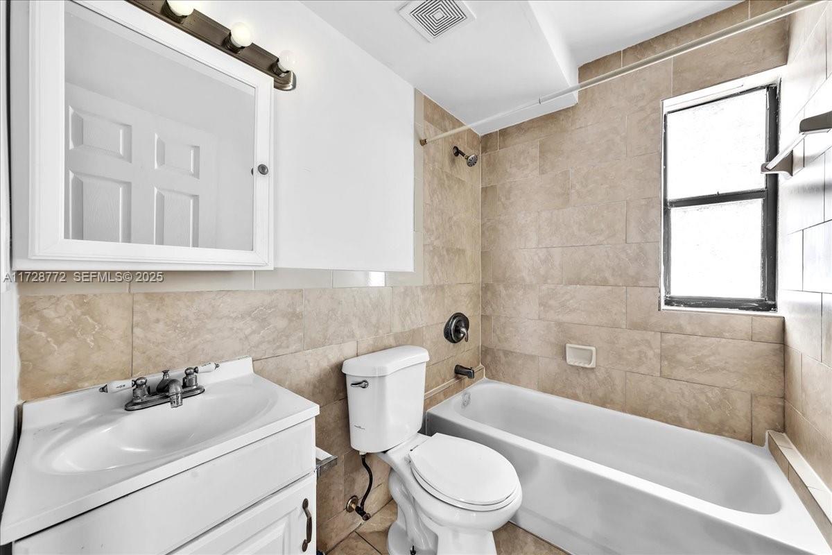 365 Nw 8th Street 211 Property Photo 17
