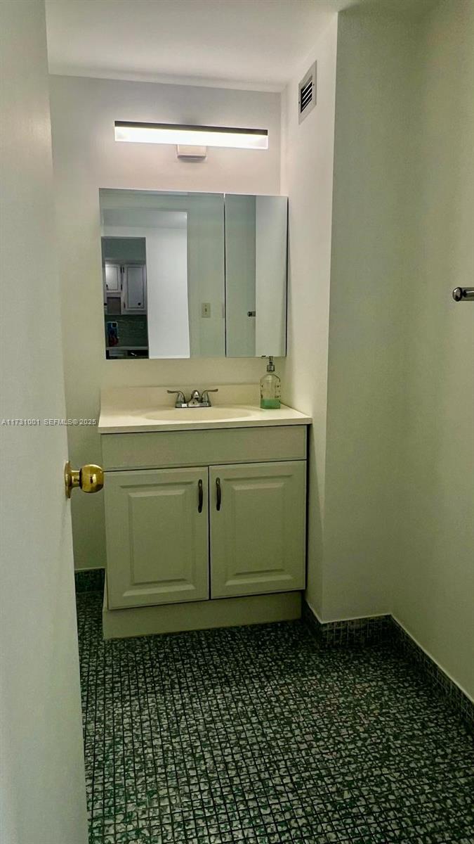 18031 Biscayne Boulevard 1103 Property Photo 5