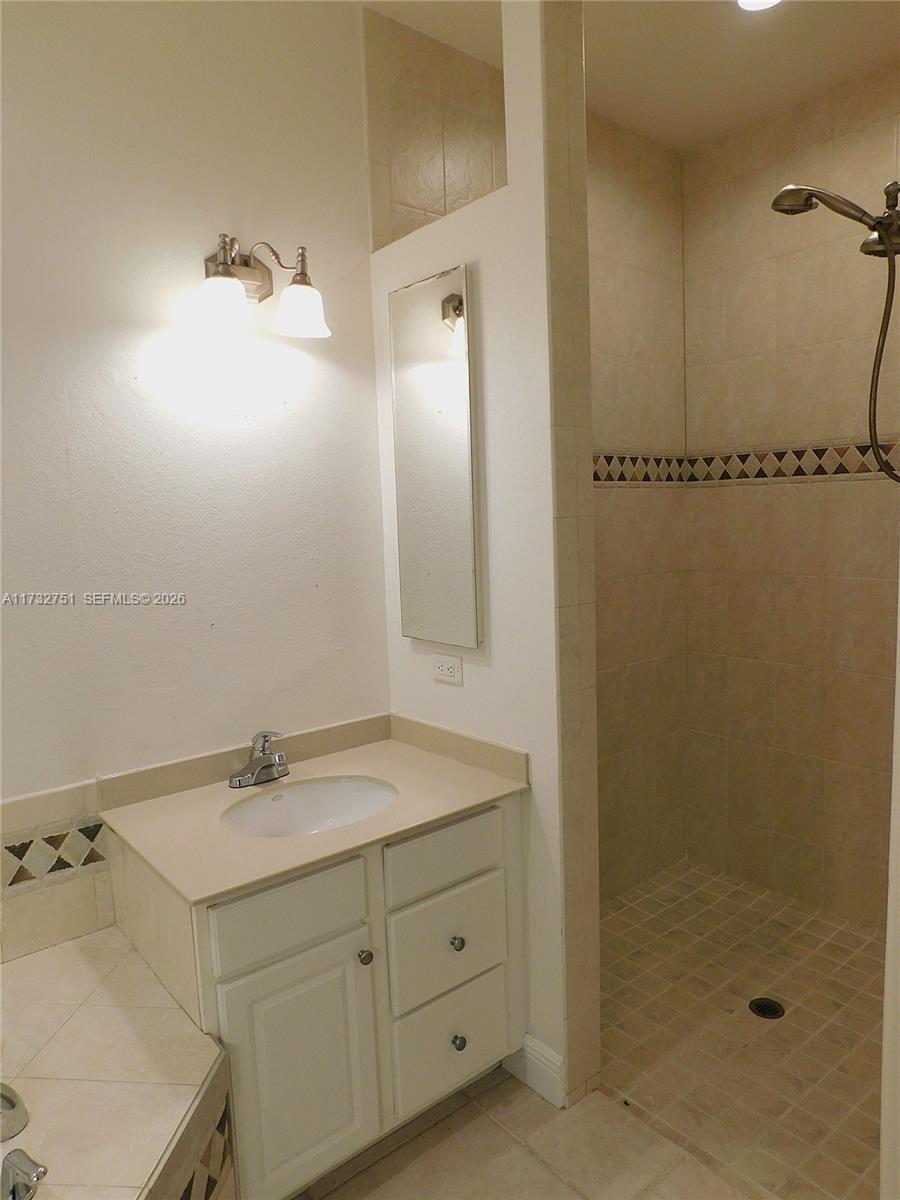 617 Se 7 Street Property Photo 4