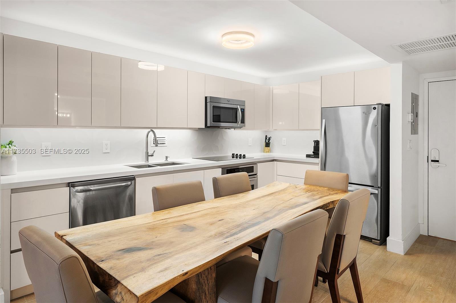 A11735503 Property Photo 3