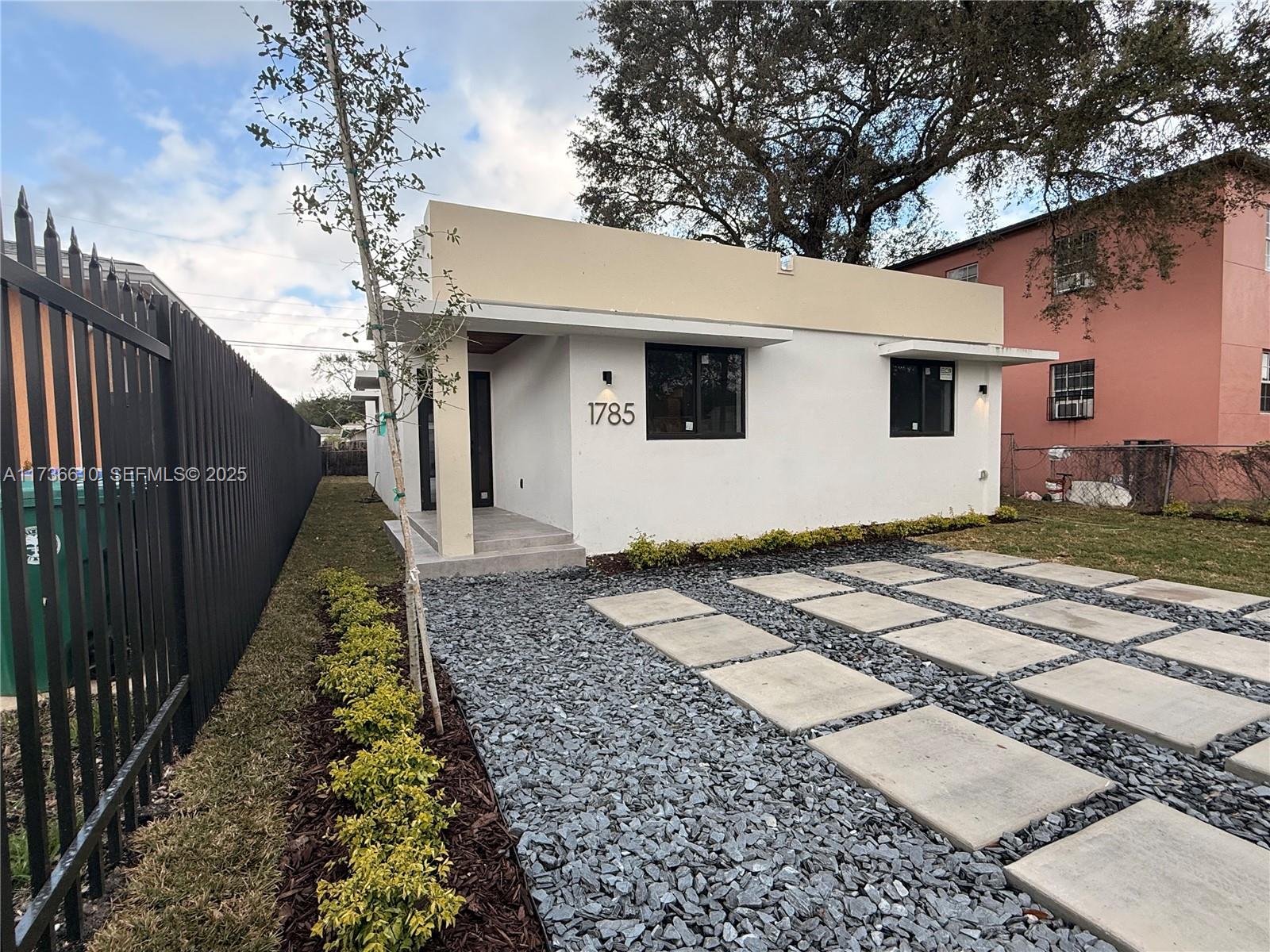 A11736610 Property Photo 3