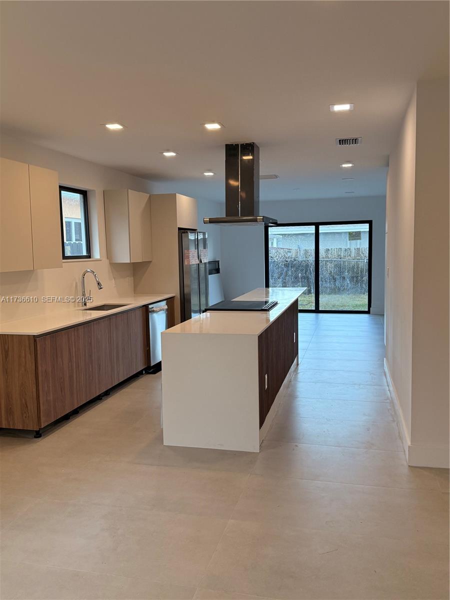 A11736610 Property Photo 4