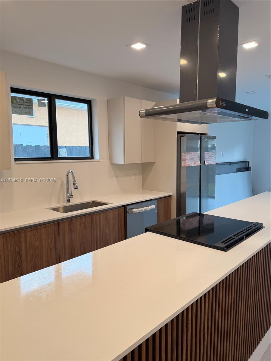 A11736610 Property Photo 8