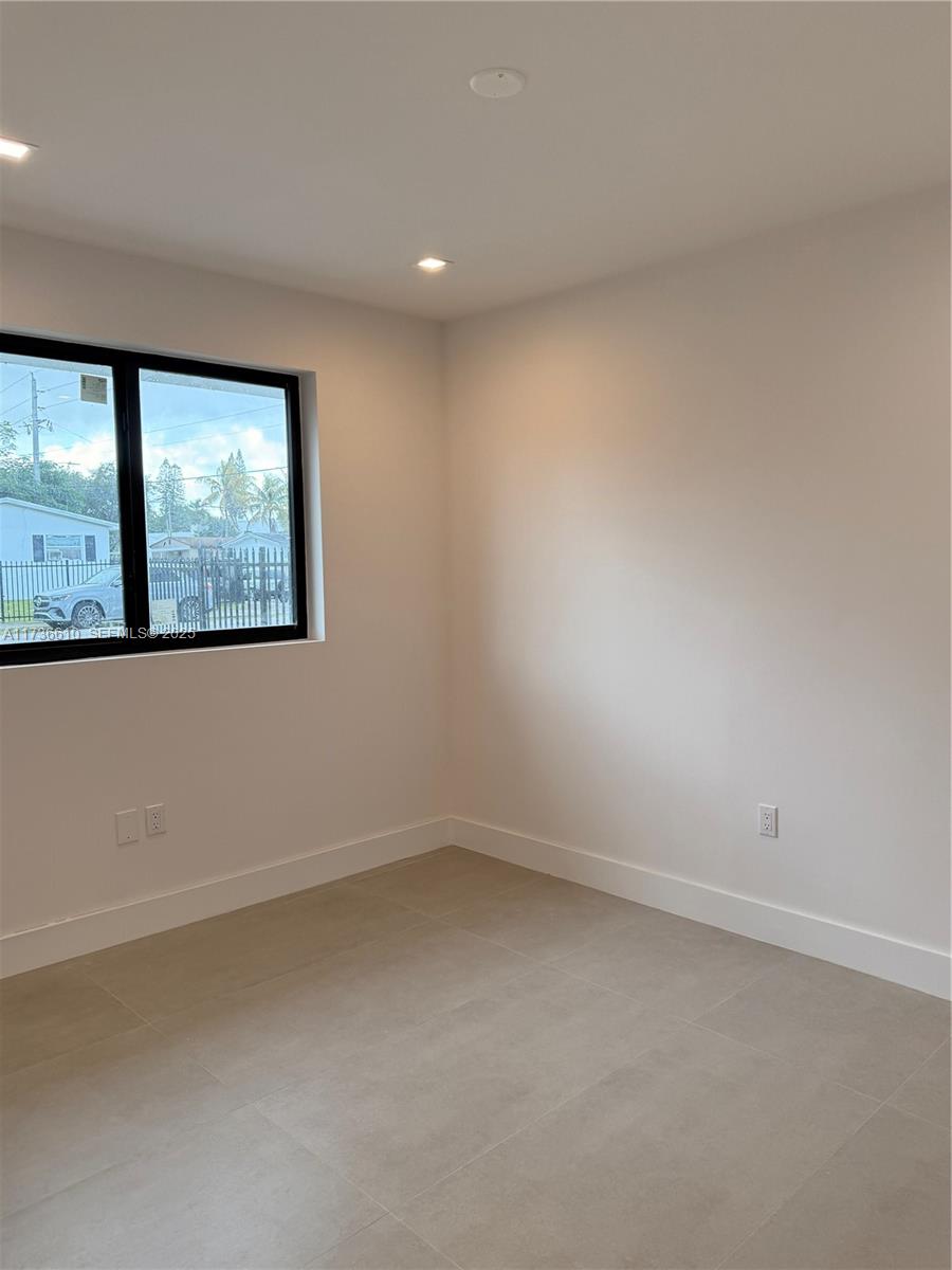 A11736610 Property Photo 9