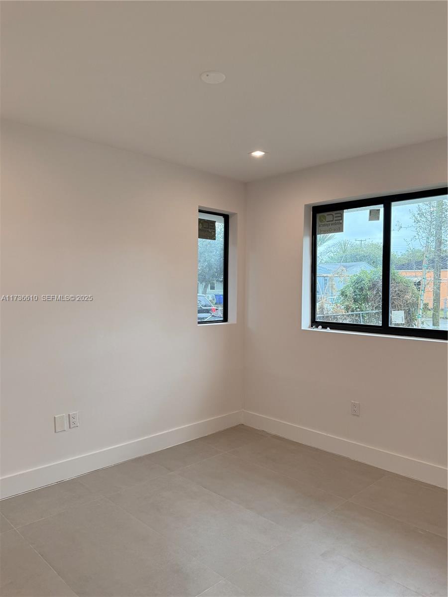 A11736610 Property Photo 10