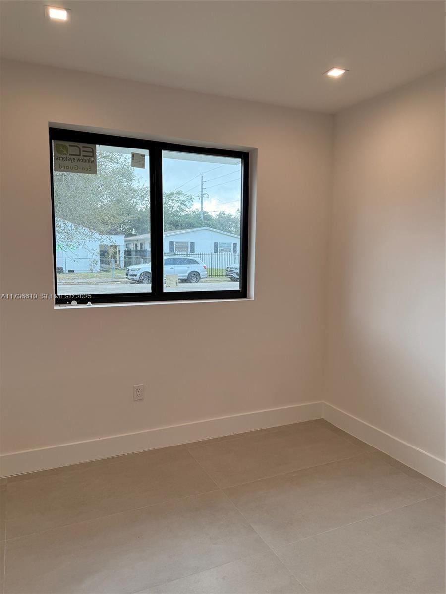 A11736610 Property Photo 11