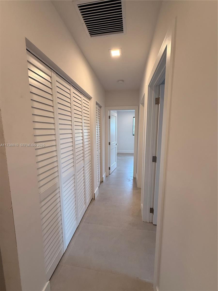 A11736610 Property Photo 16