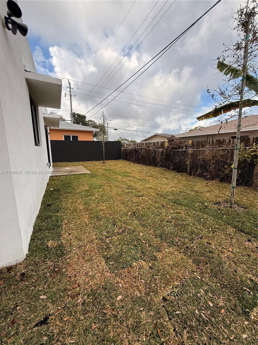 A11736610 Property Photo 24