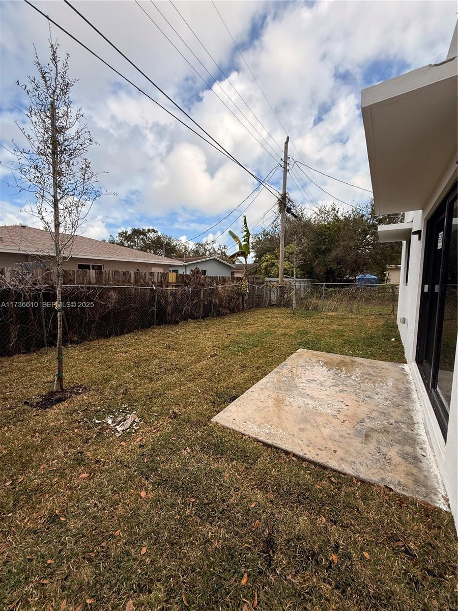 A11736610 Property Photo 25