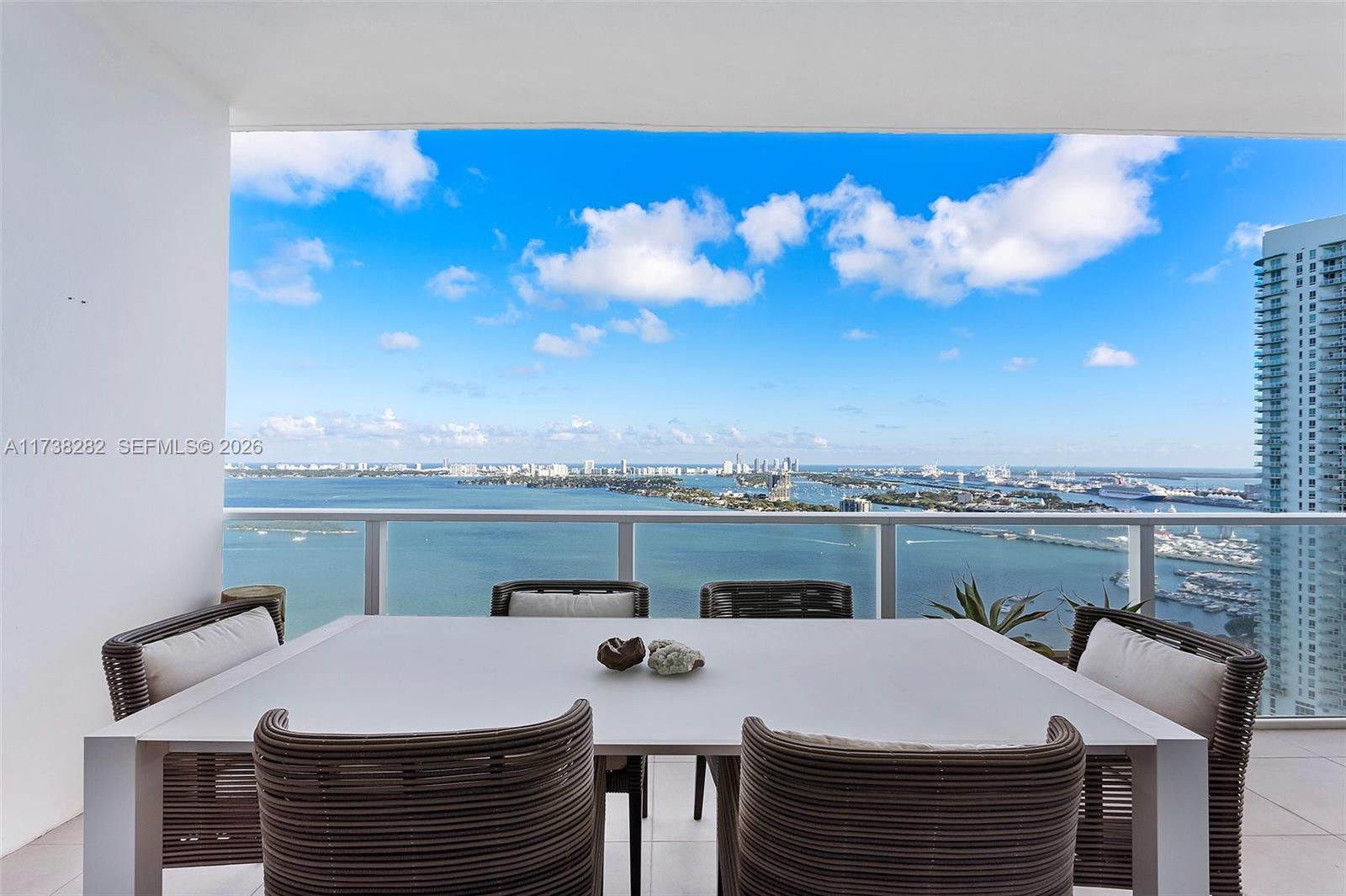 2020 N Bayshore Drive 3307 Property Photo 1