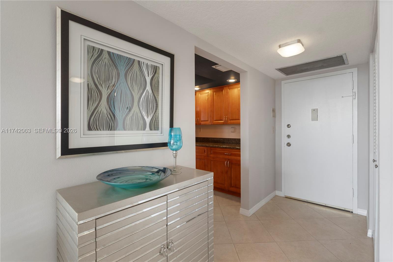 800 Parkview Drive 909 Property Photo 14