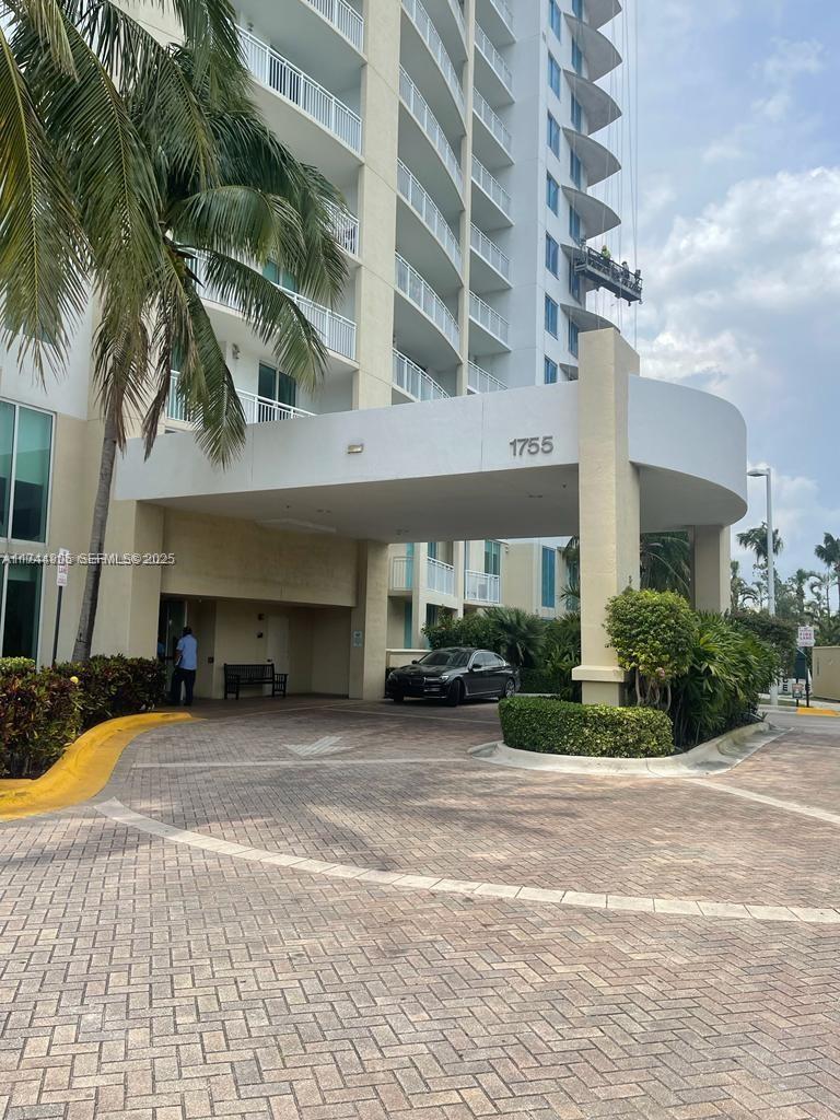 1755 E Hallandale Beach Boulevard Mez7e Property Photo 3