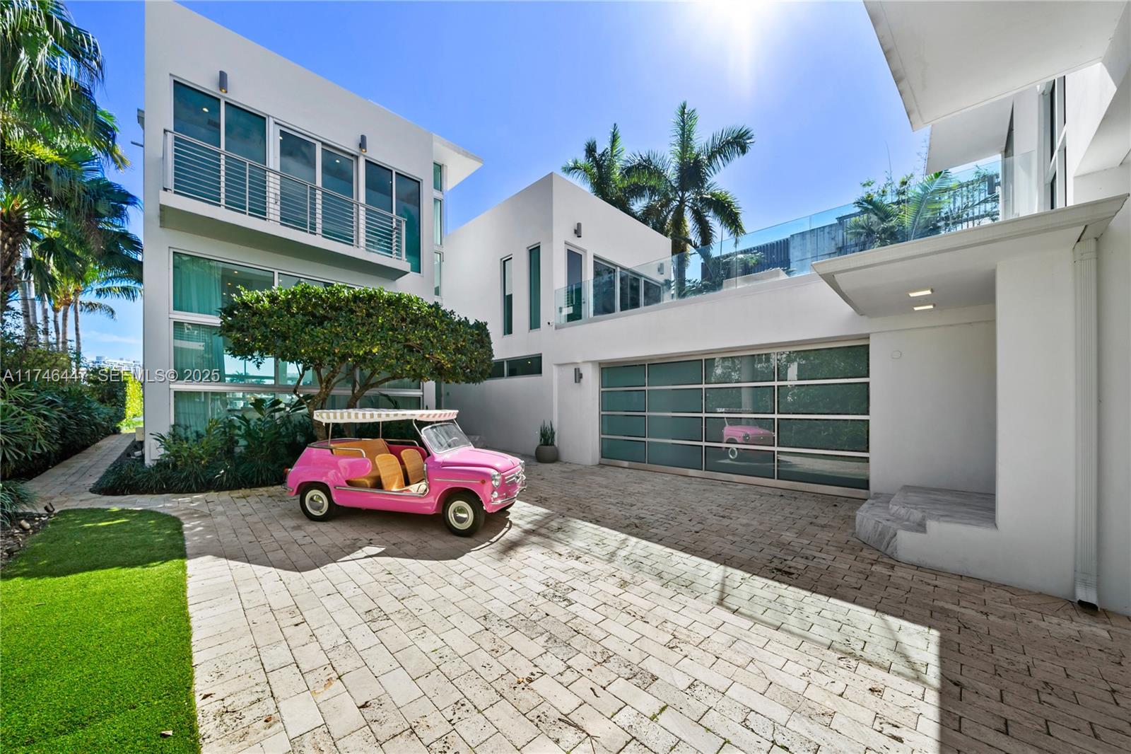 227 E Dilido Drive Property Photo 13