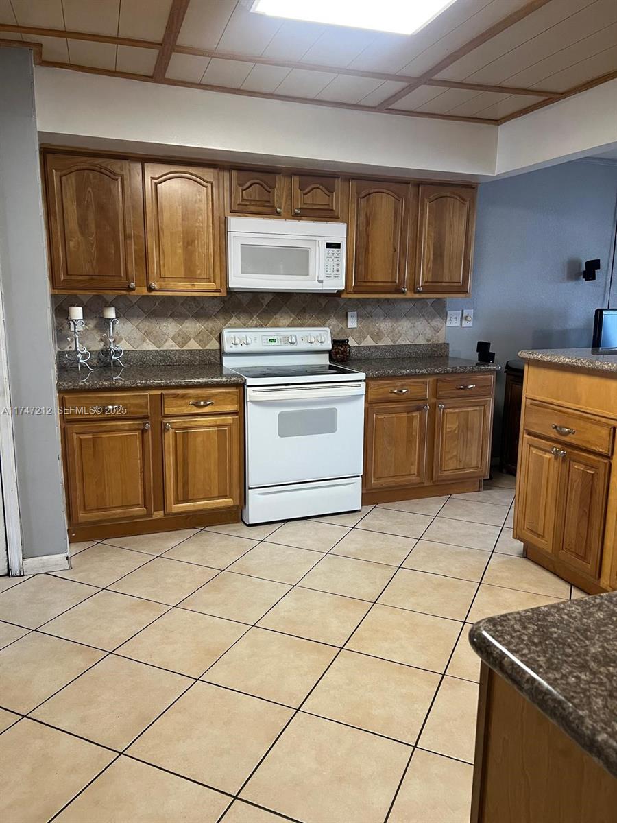 3057 Coral Springs Drive 102 Property Photo 2