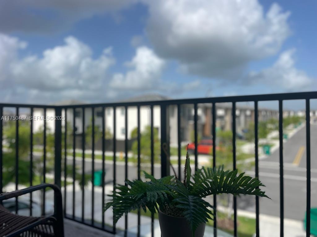 302 Nw 11th Court Property Photo 4