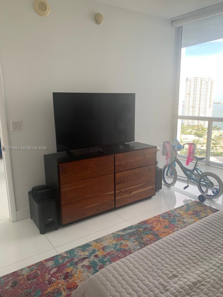 465 Brickell Avenue 2405 Property Photo 6
