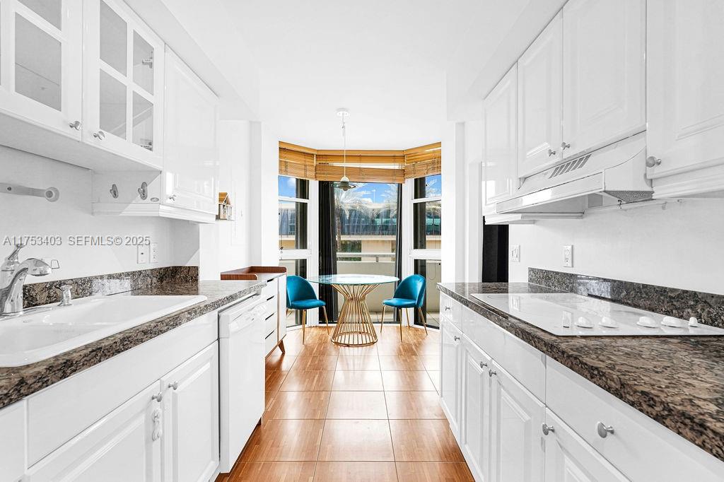 8925 Collins Avenue 2e Property Photo 28