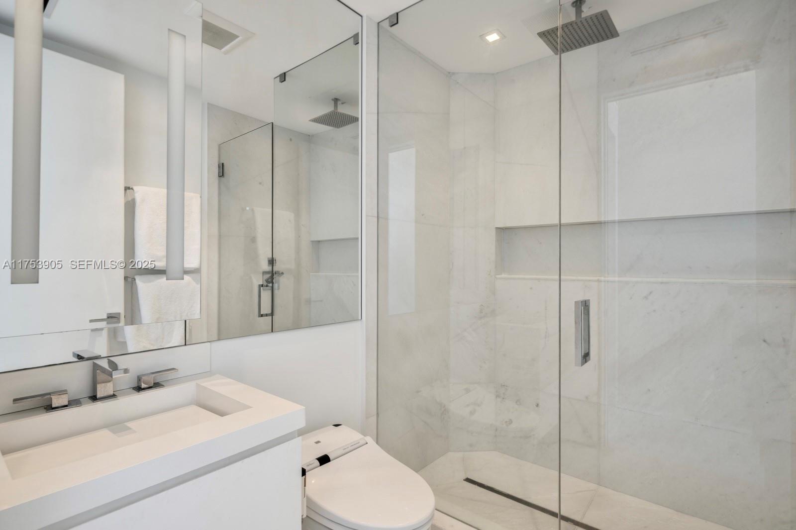 100 S Pointe Drive 606 Property Photo 20