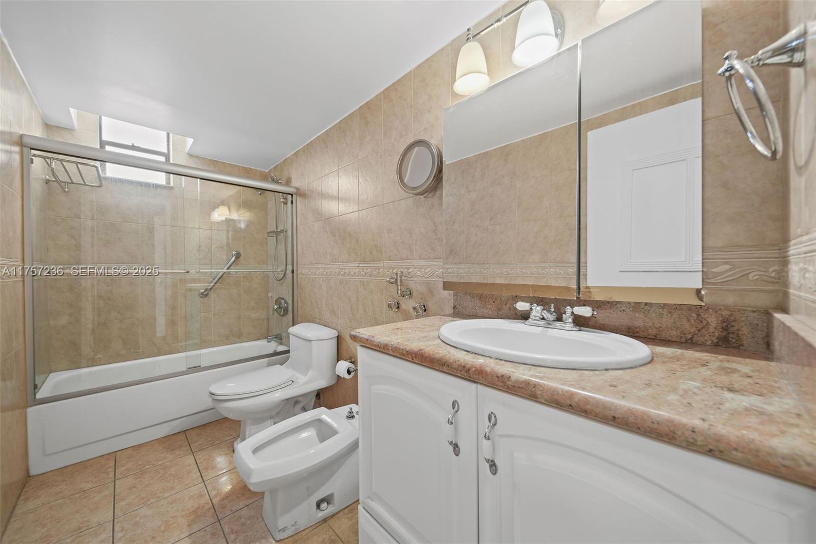 2500 Parkview Drive 812 Property Photo 3