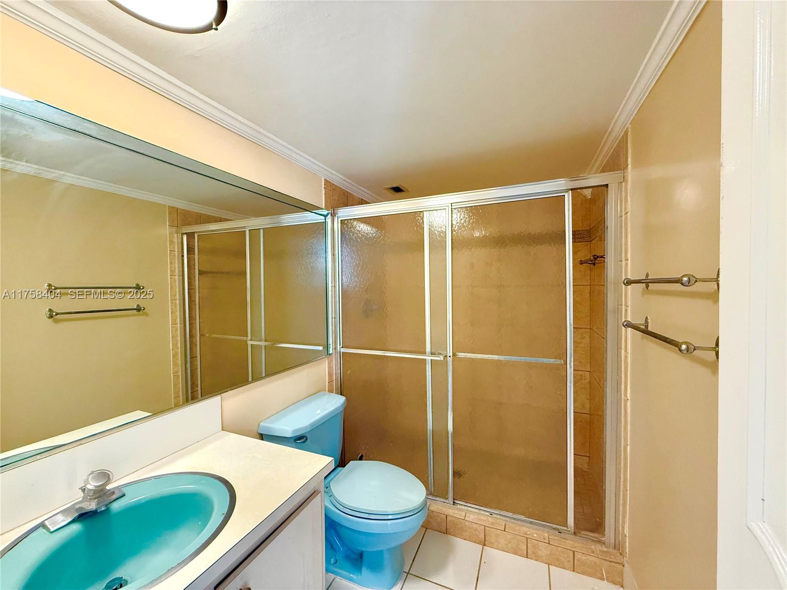 920 Ne 199th Street 4j Property Photo 8