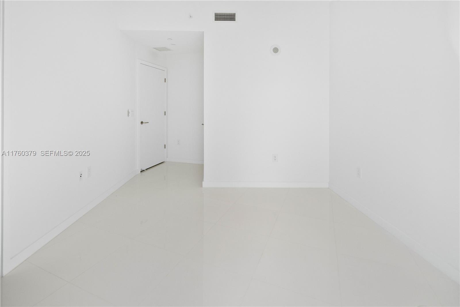 851 Ne 1st Avenue 4203 Property Photo 11