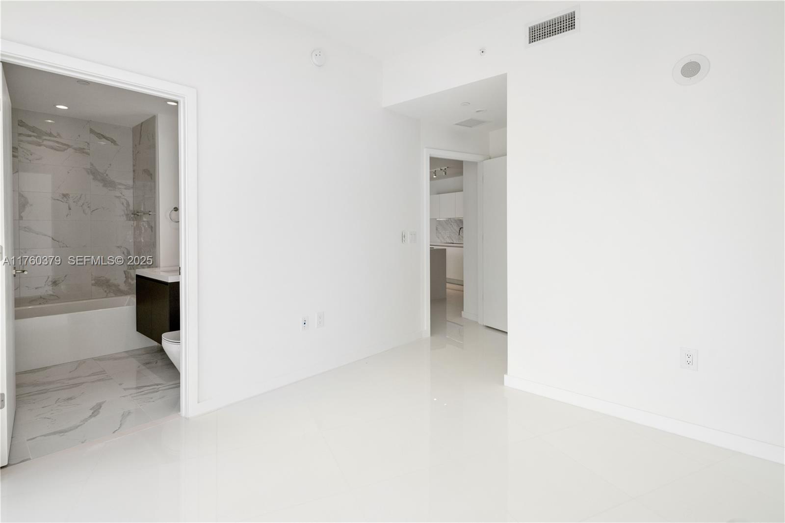 851 Ne 1st Avenue 4203 Property Photo 12