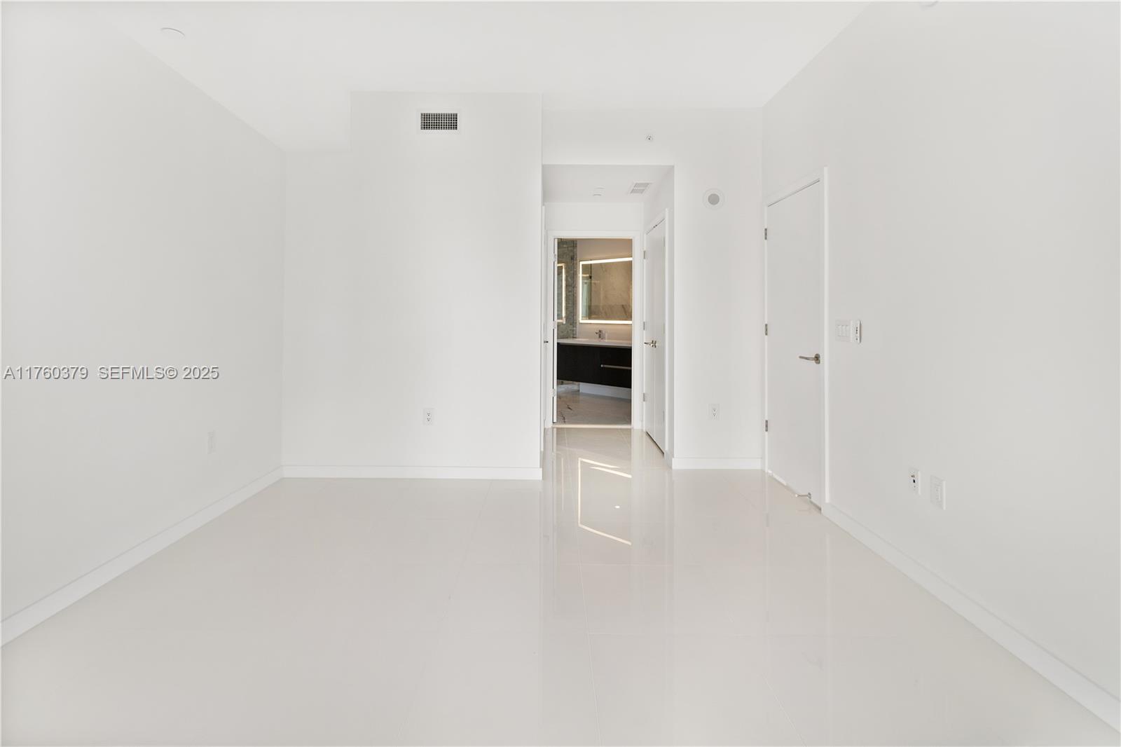 851 Ne 1st Avenue 4203 Property Photo 18