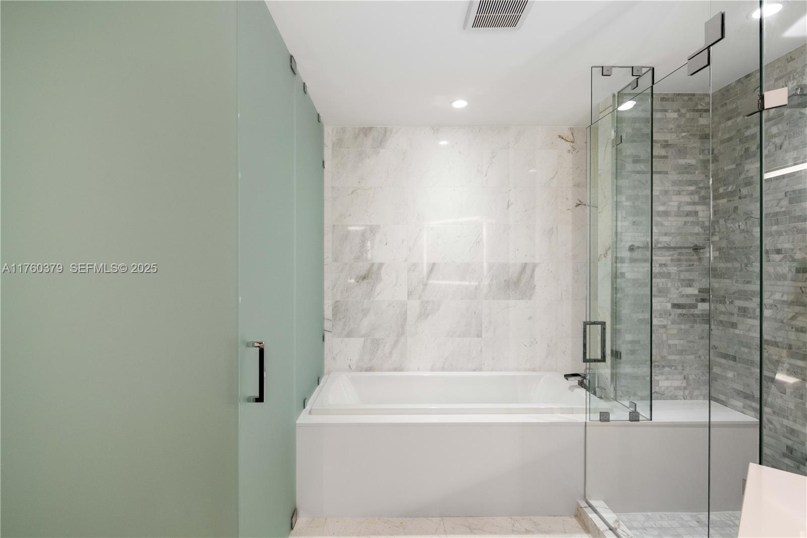 851 Ne 1st Avenue 4203 Property Photo 21