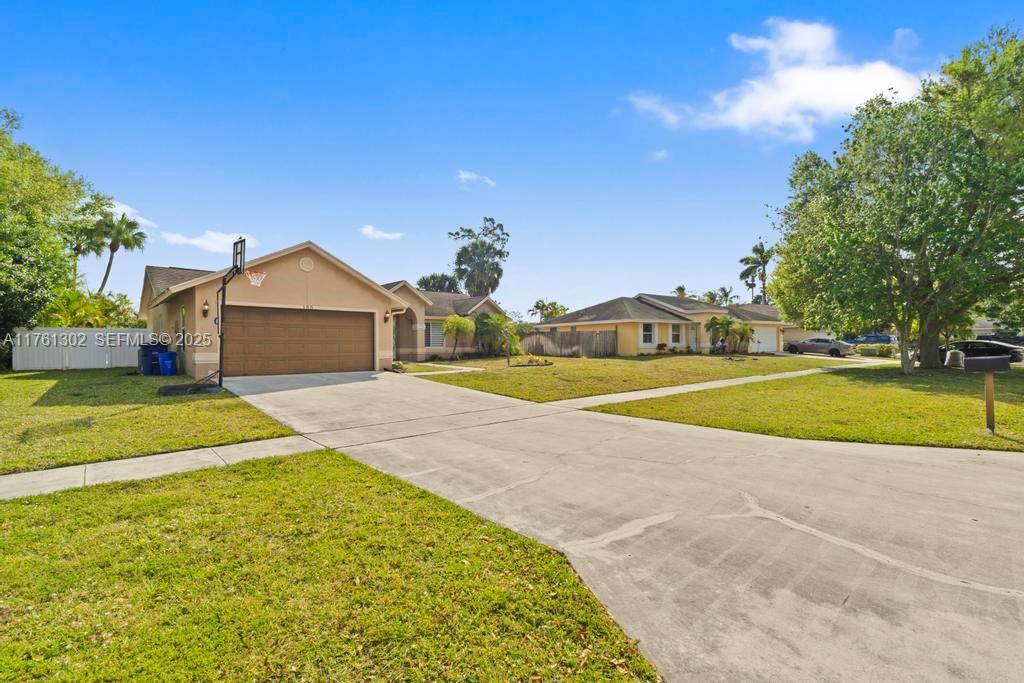 155 Kings Way Property Photo 3