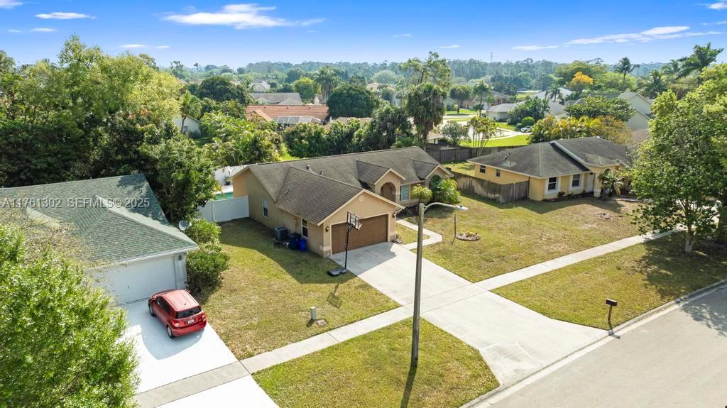 155 Kings Way Property Photo 4