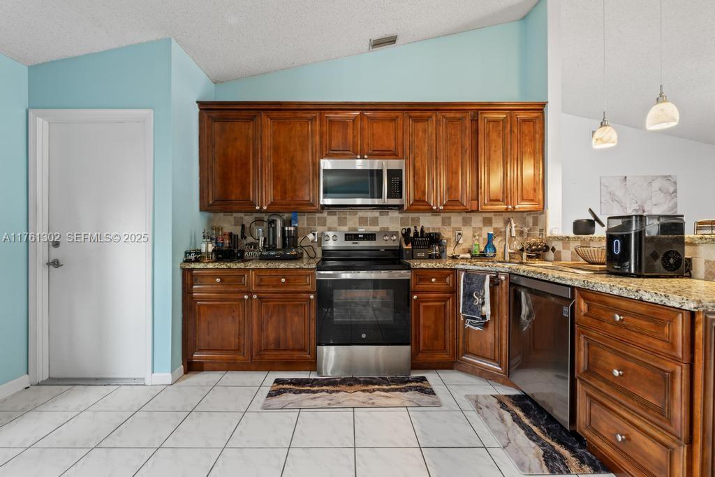 155 Kings Way Property Photo 15