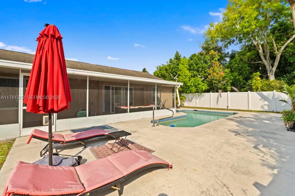 155 Kings Way Property Photo 39