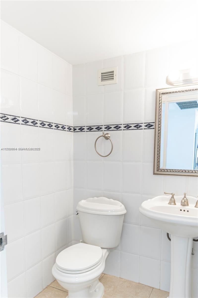 A11762004 Property Photo 11