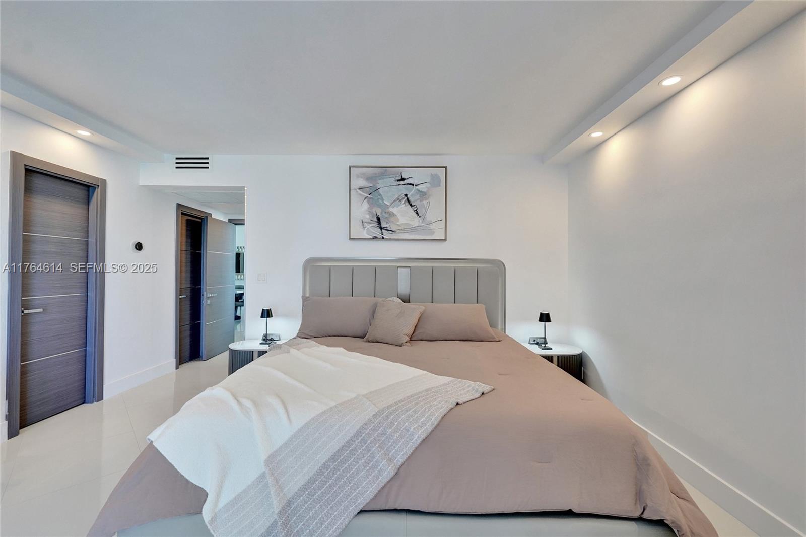 4001 S Ocean Drive 16p Property Photo 4