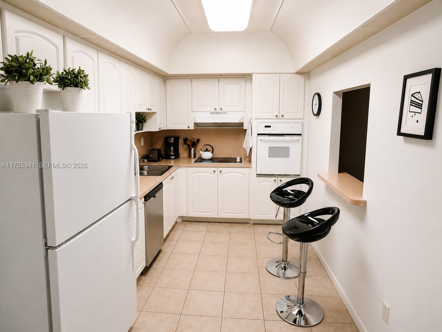 19390 Collins Avenue 312 Property Photo 6
