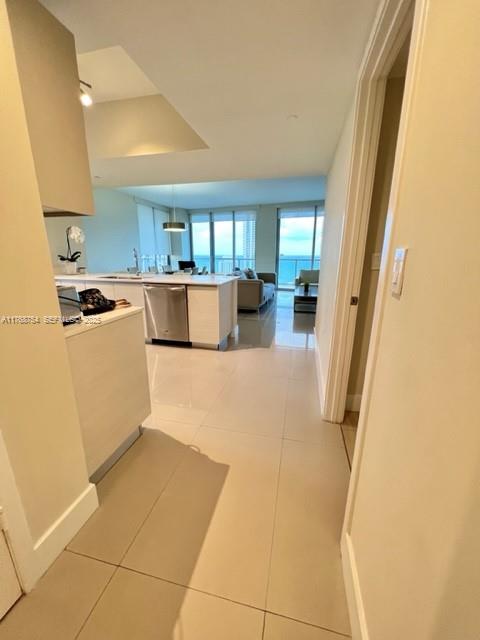 2600 E Hallandale Beach Boulevard T3102 Property Photo 4