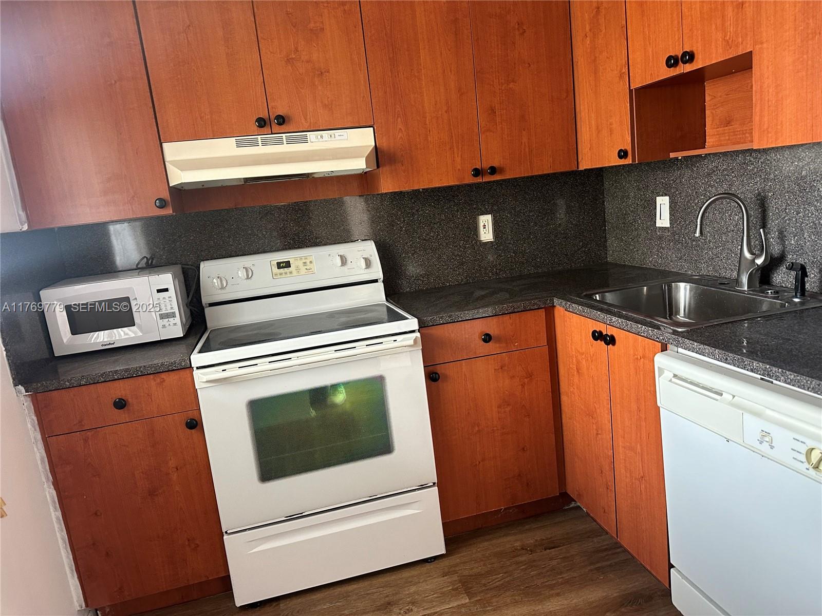 A11769779 Property Photo 12