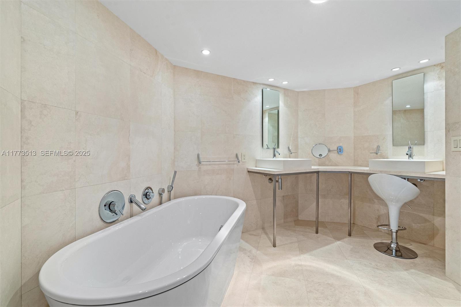 2100 S Ocean Lane 805 Property Photo 20