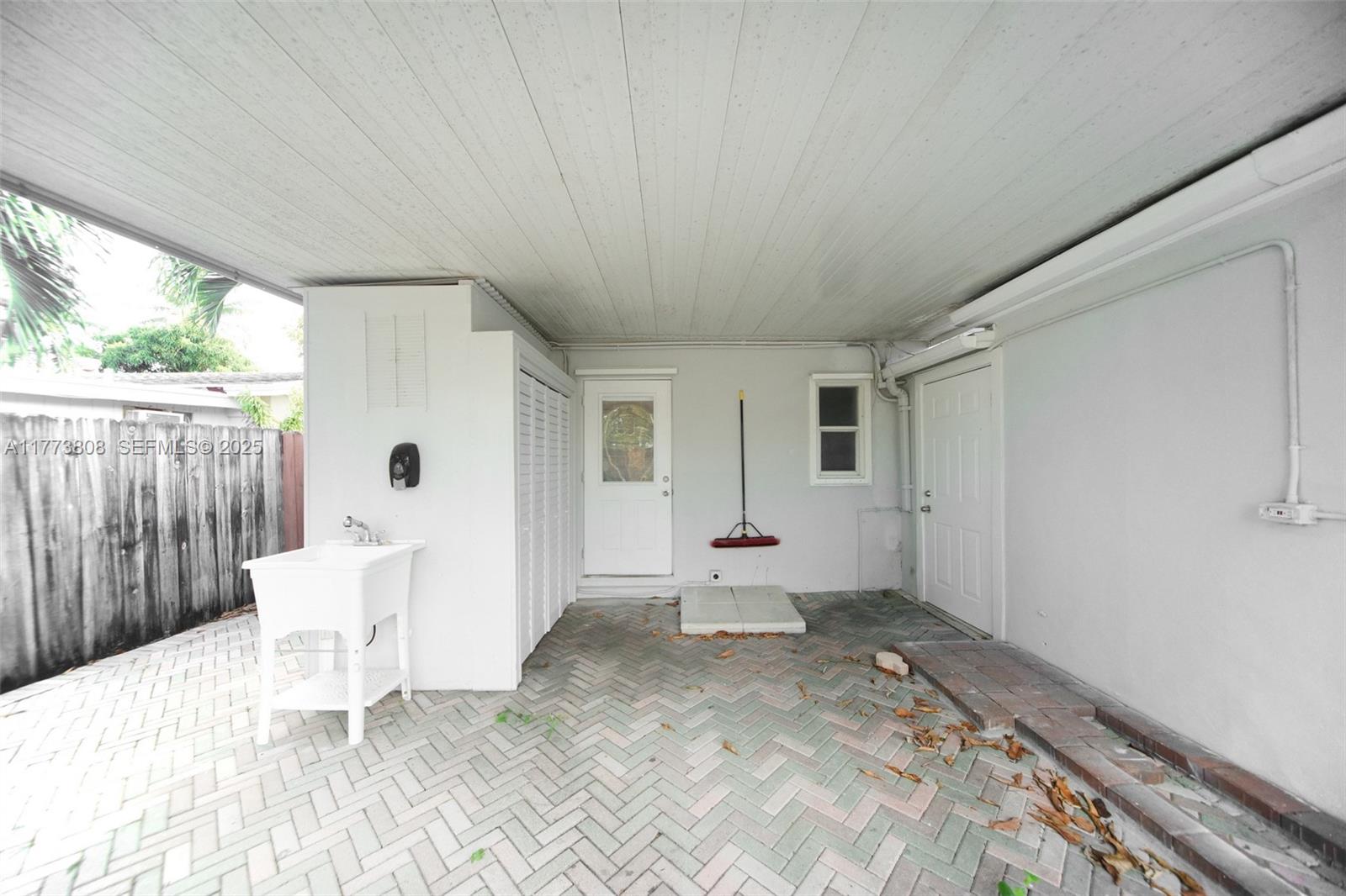621 Hudson Road Property Photo 15