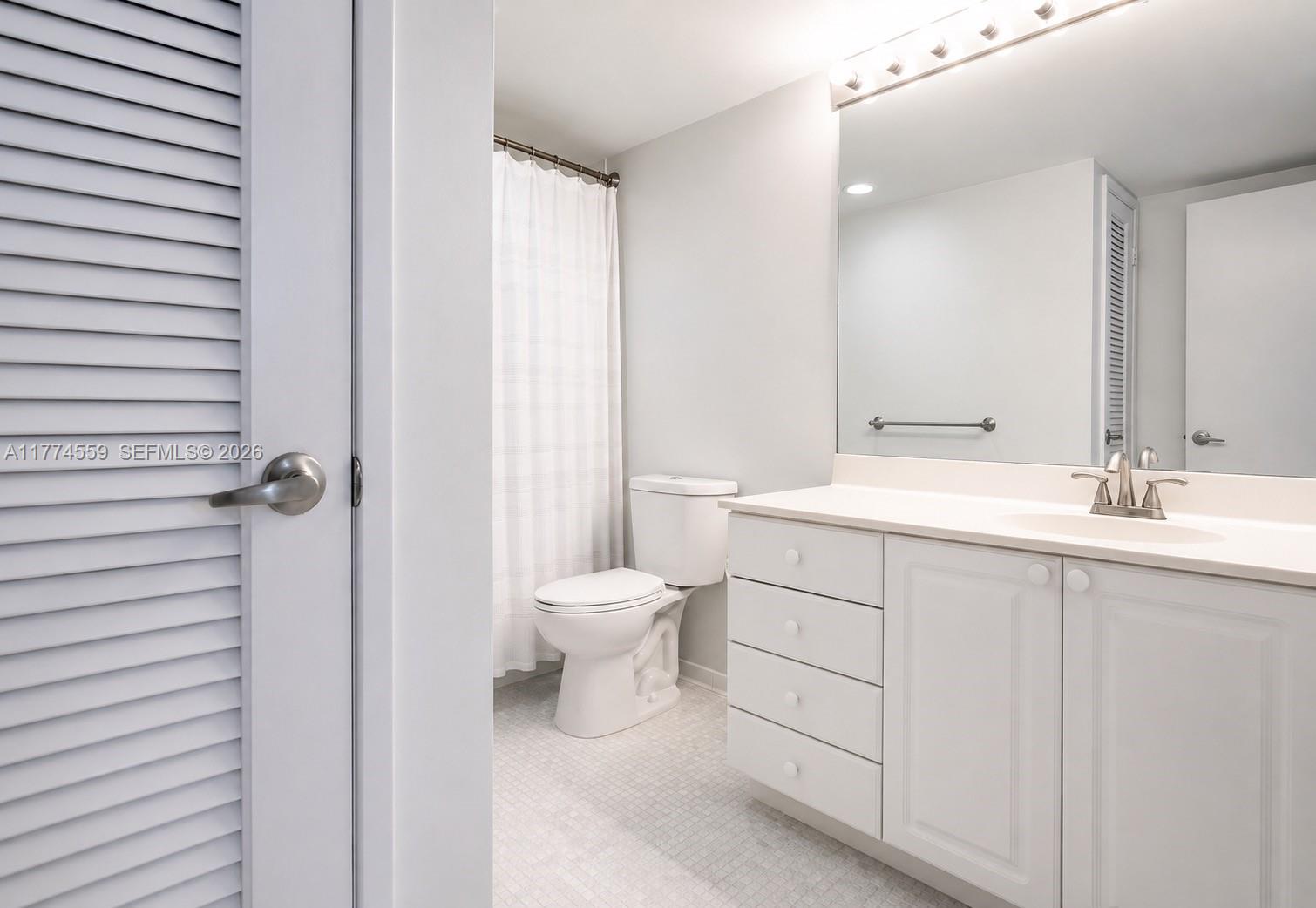 19390 Collins Avenue 1614 Property Photo 19