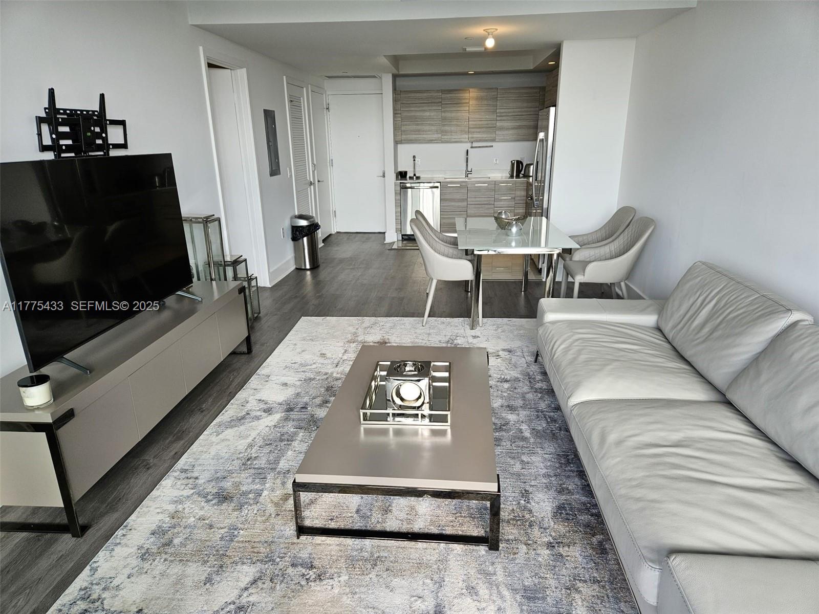 121 Ne 34 Street 2511 Property Photo 4