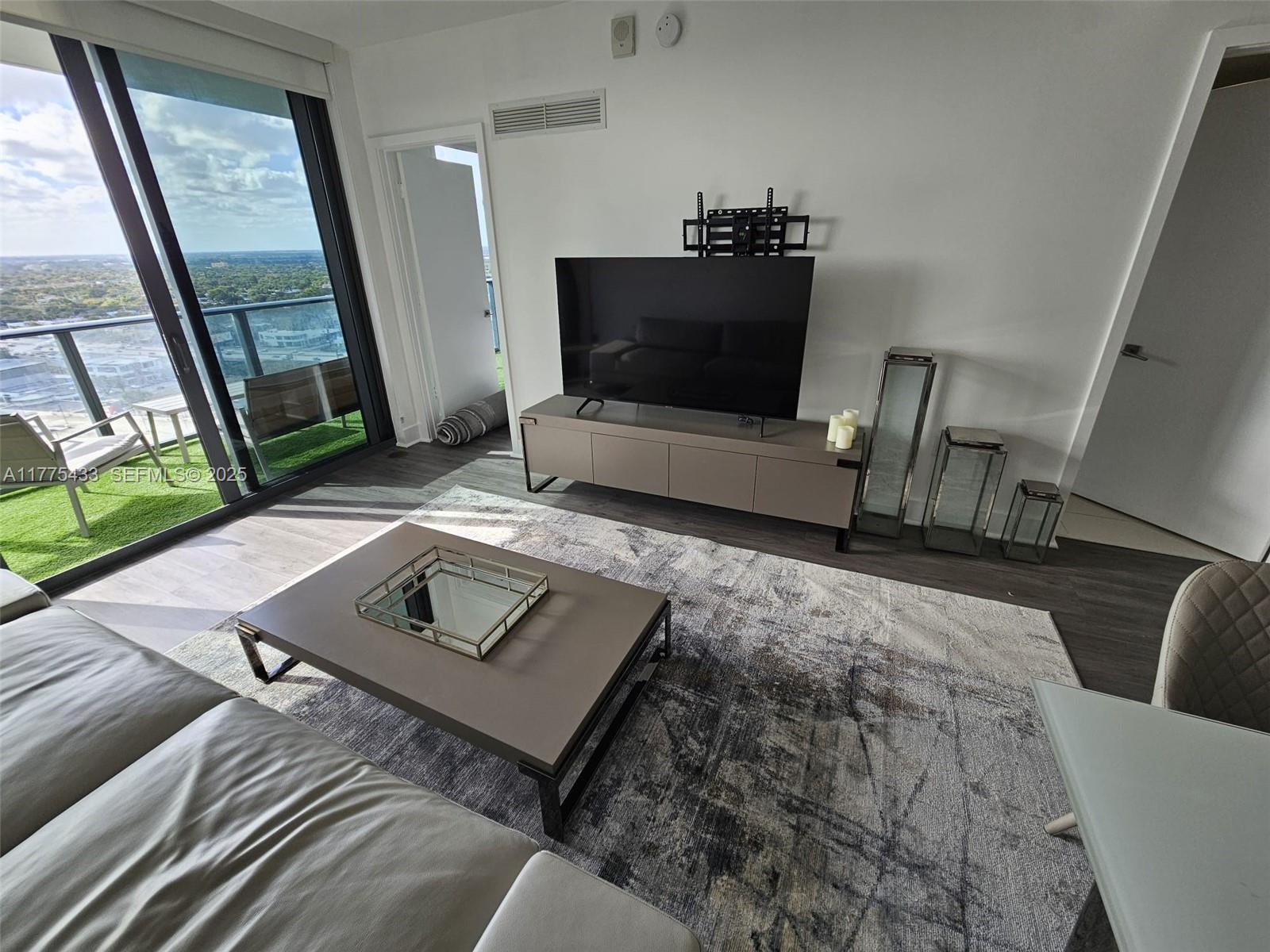 121 Ne 34 Street 2511 Property Photo 10