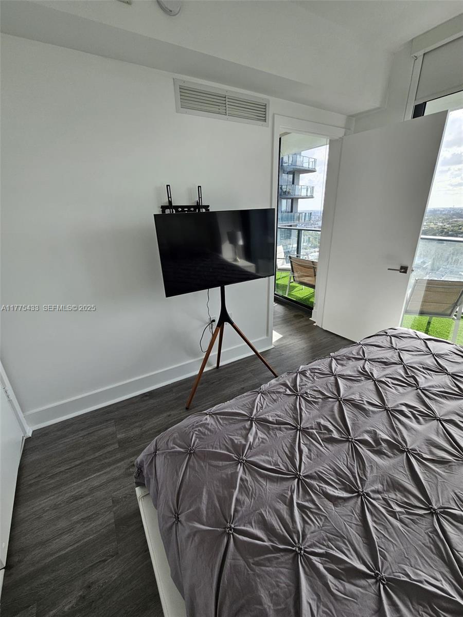 121 Ne 34 Street 2511 Property Photo 17