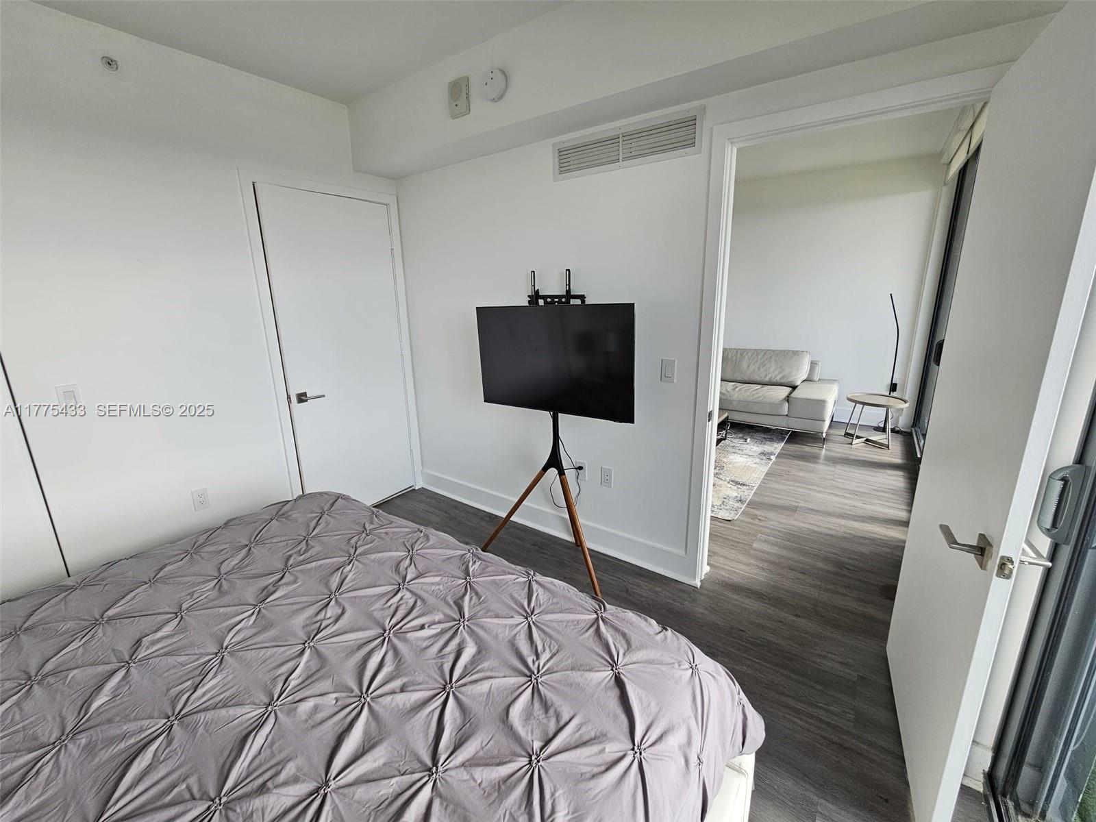 121 Ne 34 Street 2511 Property Photo 18